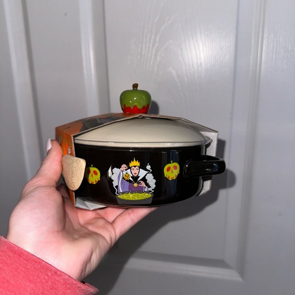 🆕 Disney Villains Brie Baker - Picture 2 of 3